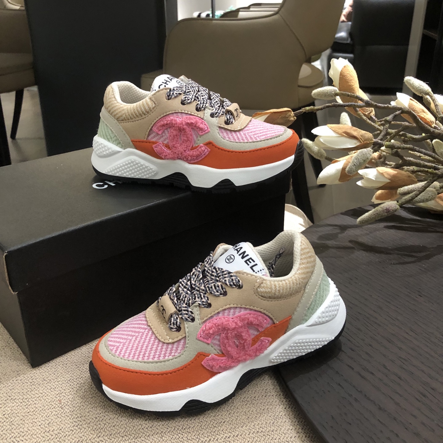Children's shoes child